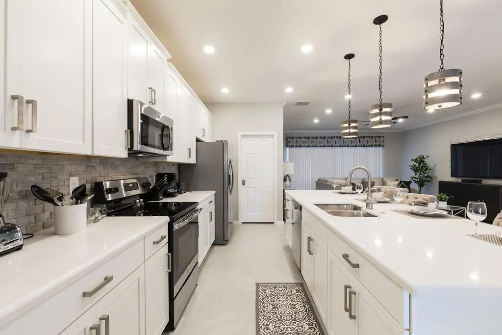 #484-Modern And Interior Designed 4 Bed Home With Private Pool And Spa Davenport Villa